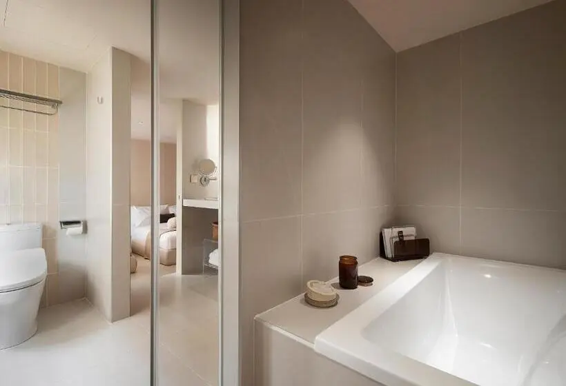 اتاق لوکس چهار تخته, Lore Hotel 樂爾公寓