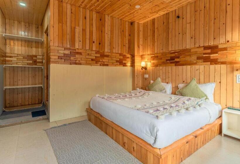 经济房, Moustache Shoja, Jibhi