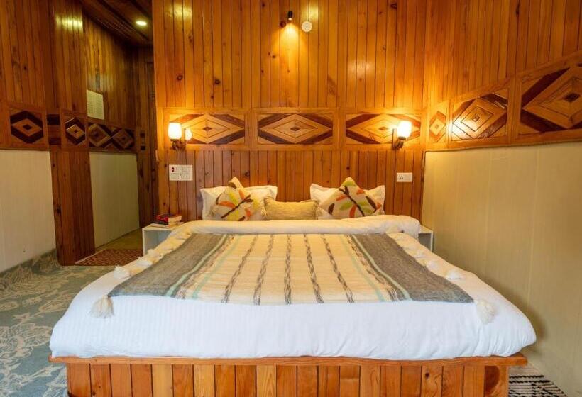 带阳台的豪华间, Moustache Shoja, Jibhi