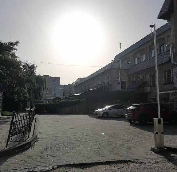 اتاق راحتی سه تخته, українский дворик