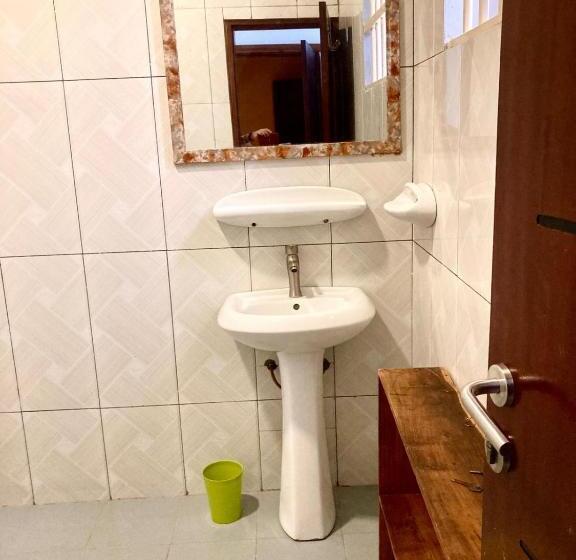 اتاق خانوادگی, Chez Marie Line