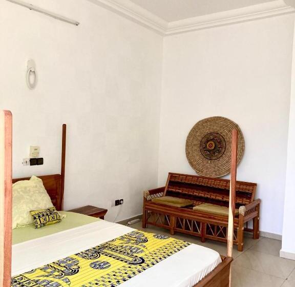 اتاق خانوادگی, Chez Marie Line