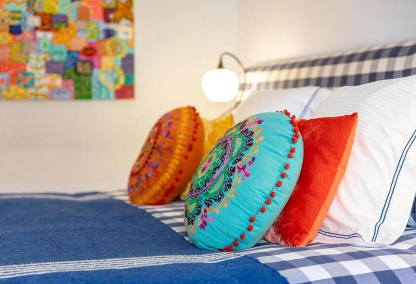 Номер Стандарт, Casablu An Andalusian Boutique