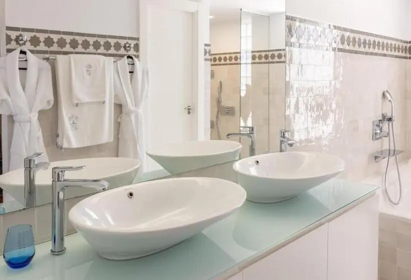 اتاق لوکس با چشم‌انداز دریا, Casablu   An Andalusian Boutique