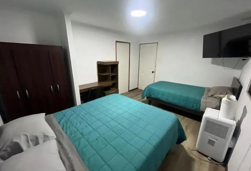 اتاق استاندارد سه نفره, Hostal The Marys House