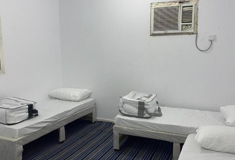 Standard Cuadruple Room Shared Bathroom, منارة الروضة