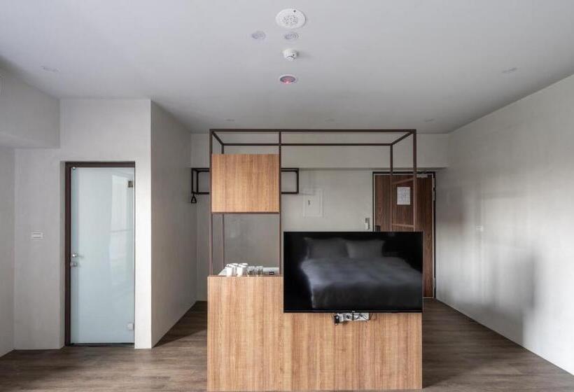 اتاق لوکس چهار تخته, H Suite Inn