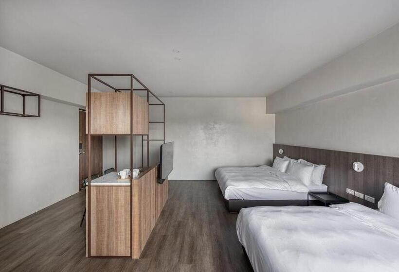 اتاق لوکس چهار تخته, H Suite Inn