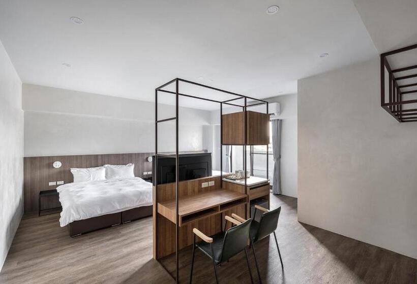 اتاق لوکس چهار تخته, H Suite Inn