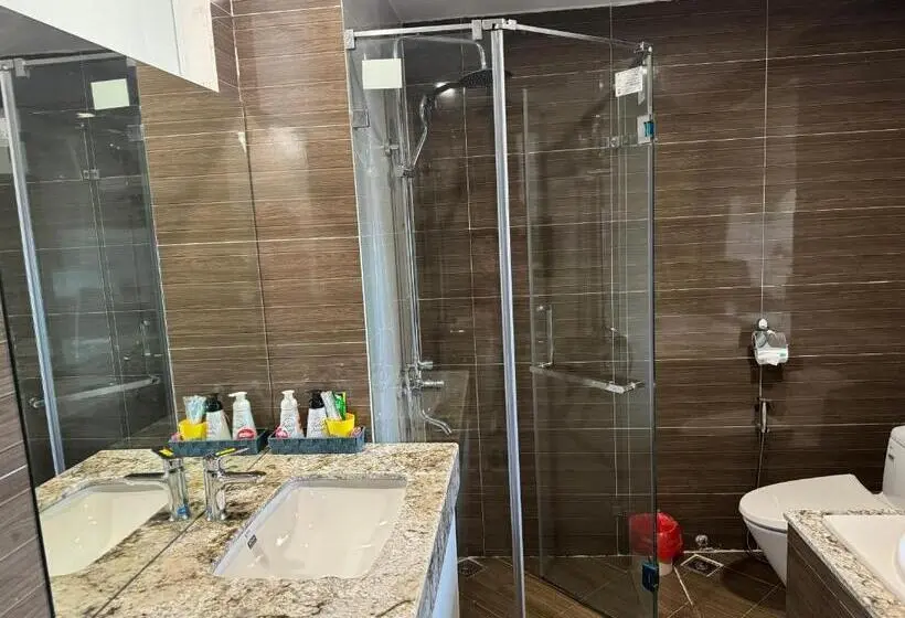 اتاق خانوادگی, Anson Condotel