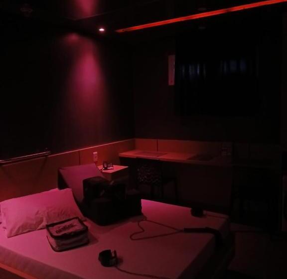 Люкс, Deslize Motel 4