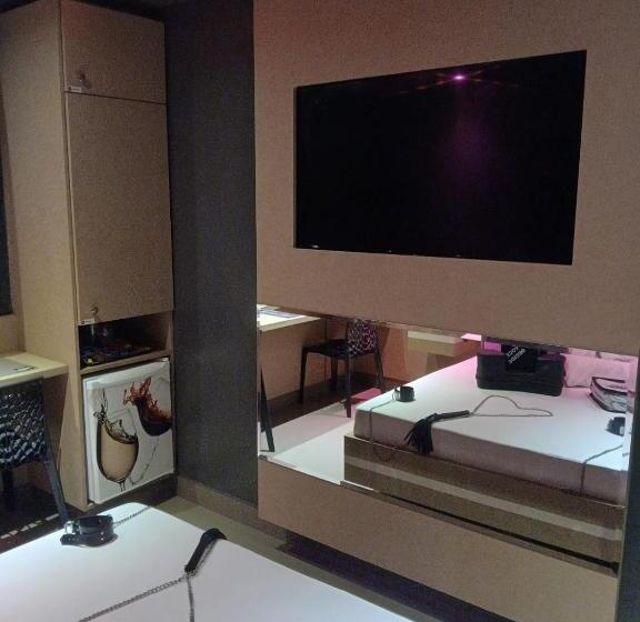 Люкс, Deslize Motel 4