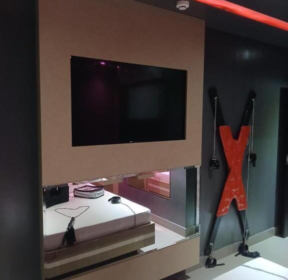 Люкс, Deslize Motel 4