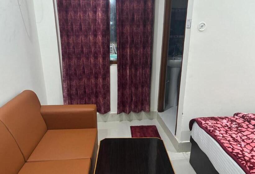 スタンダードルーム, Saurabh