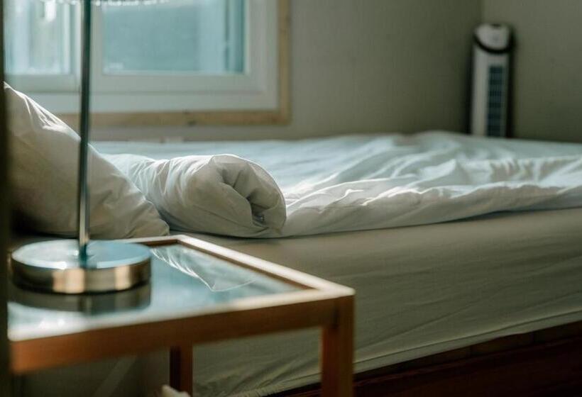 4인용 스탠다드 룸, Jeju Pension Doldamnomo Jip Doldamjeom