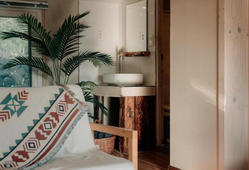 4인용 스탠다드 룸, Jeju Pension Doldamnomo Jip Doldamjeom