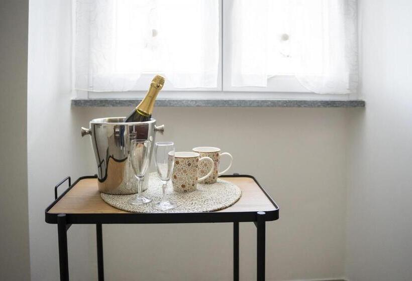 דירת חדר, La Terra Di Mezzo