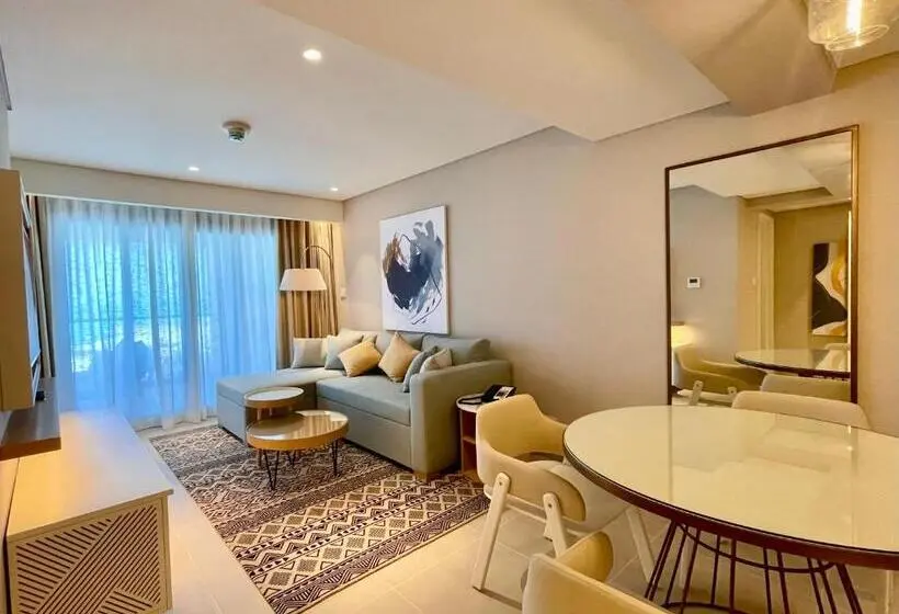 Suite with lake view