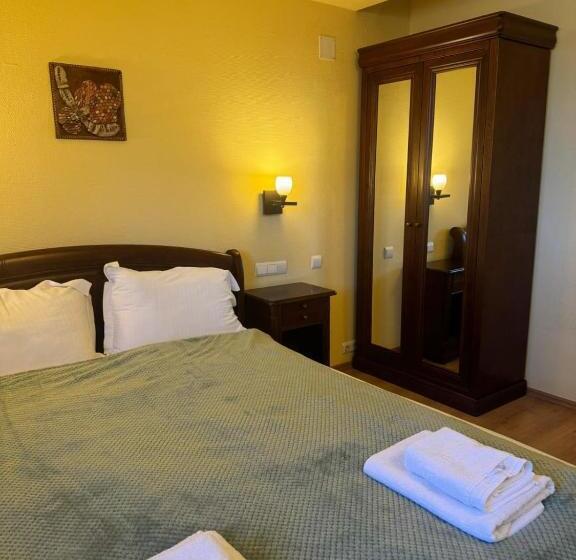 غرفة قياسية, La Cuib Cristian Sibiu