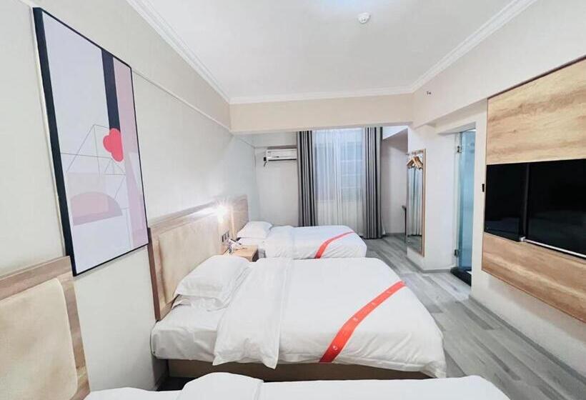 舒适三人间, Yilong Yitang Hotel Kunming Railway Station Joy City Center