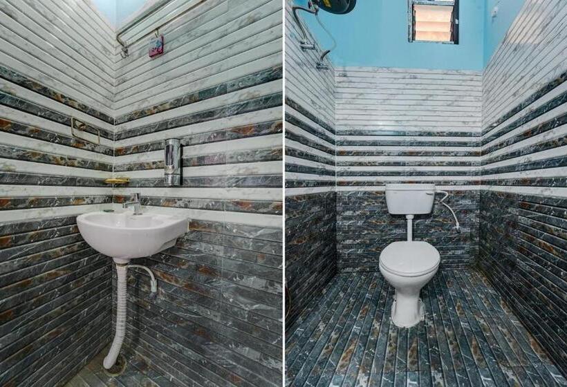 חדר קלאסי לשלושה, The Imperial Inn