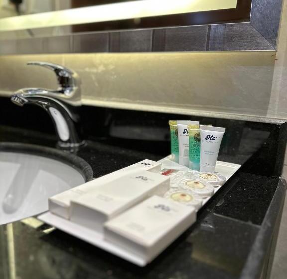 キングサイズベッドのスタンダードルーム, فندق وست لاند