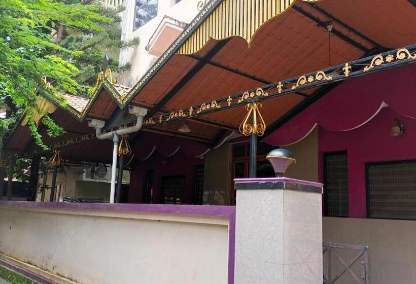 キングサイズベッドのデラックスルーム, Gokulam Reosrts