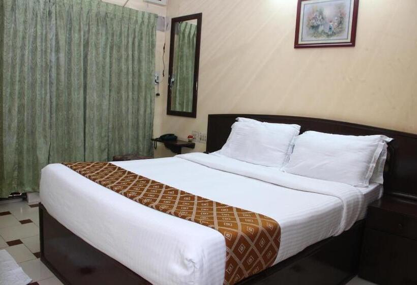 キングサイズベッドのデラックスルーム, Gokulam Reosrts