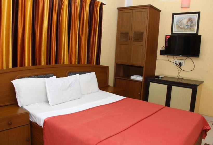 스탠다드 룸 킹사이즈 침대, Gokulam Reosrts