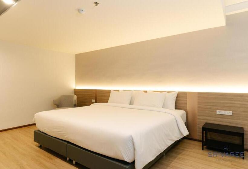 디럭스 룸, The Srivaree Airport