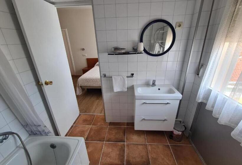 家庭间, Hostal Playa Atlántica