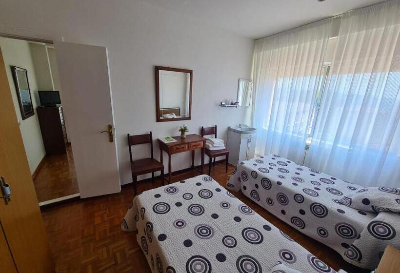 家庭间, Hostal Playa Atlántica