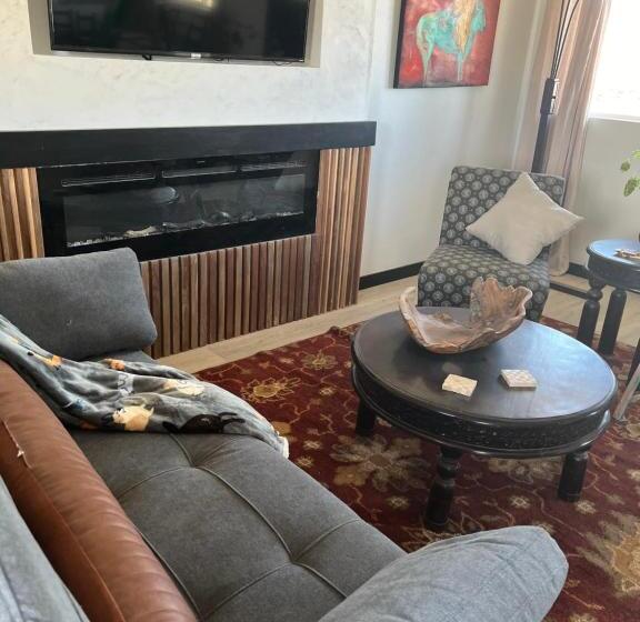 خانه 1 خوابه, Sweet Hill Top Townhouse