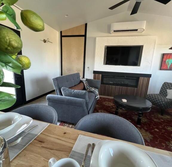 خانه 1 خوابه, Sweet Hill Top Townhouse