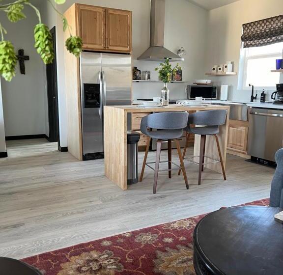 خانه 1 خوابه, Sweet Hill Top Townhouse