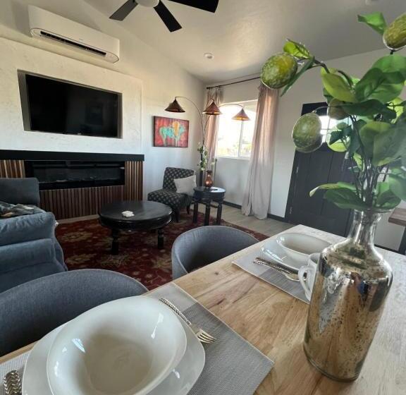 خانه 1 خوابه, Sweet Hill Top Townhouse