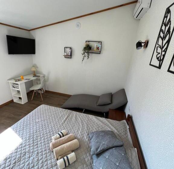 חדר משפחתי, Green House Gribovka