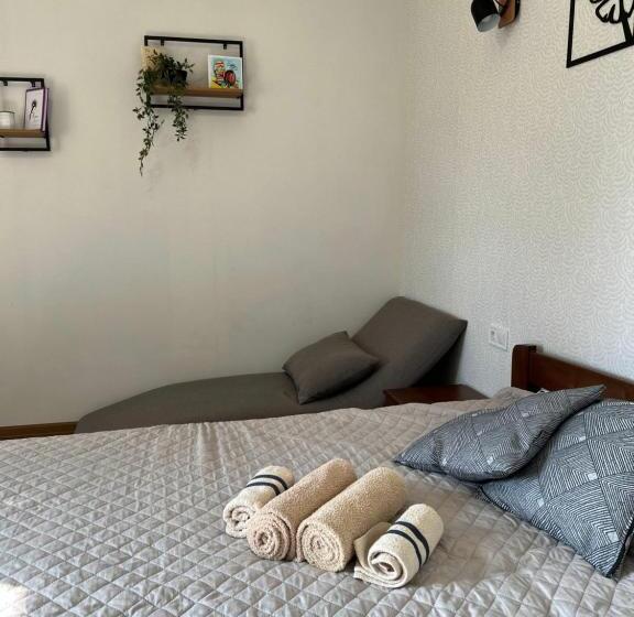 חדר משפחתי, Green House Gribovka