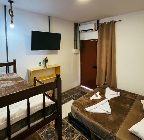 اتاق پریمیوم چهارنفره, Refúgio Da Enseada   Suítes