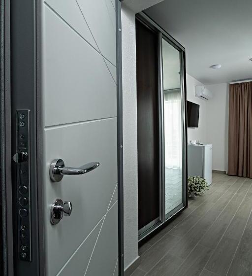 اتاق استاندارد با چشمانداز استخر, Agata Breeze