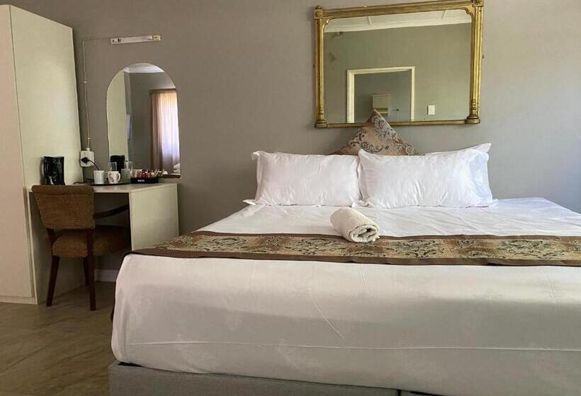 Семейный Номер, Savoy