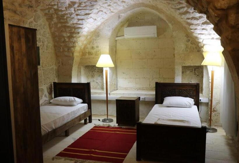 اتاق لوکس سه تخته, çi̇ftehan Buti̇k Otel