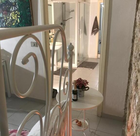 اتاق لوکس, Stella Del Centro