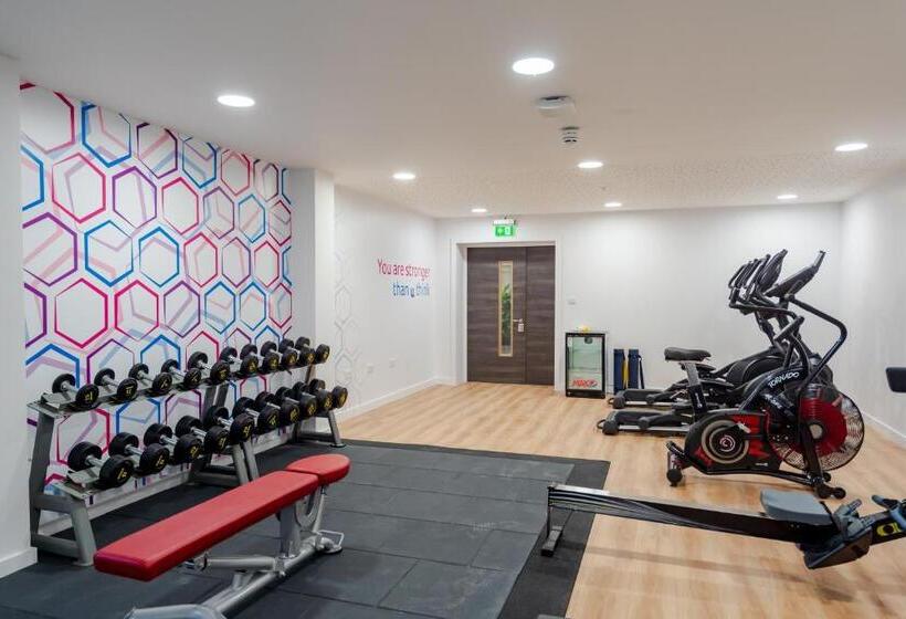 استودیوی استاندارد, Premium Studio   Sparkford House