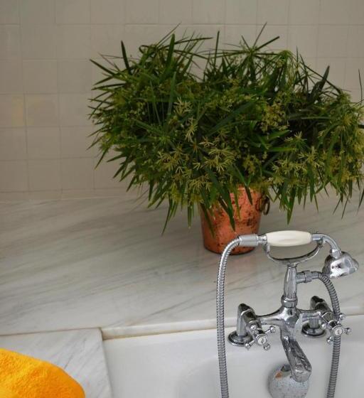 سوئیت با بالکن, Dar Esma