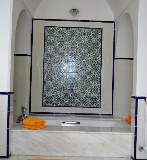 سوئیت با بالکن, Dar Esma