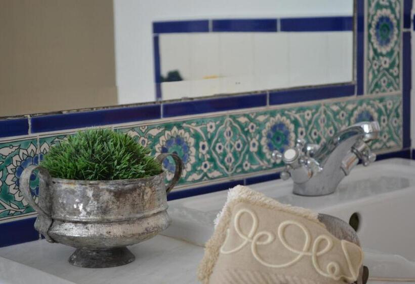 سوئیت با بالکن, Dar Esma