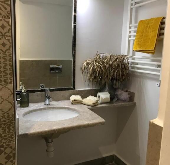 اتاق استاندارد, Dar Esma