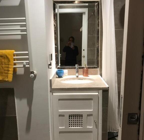 اتاق لوکس, Dar Esma