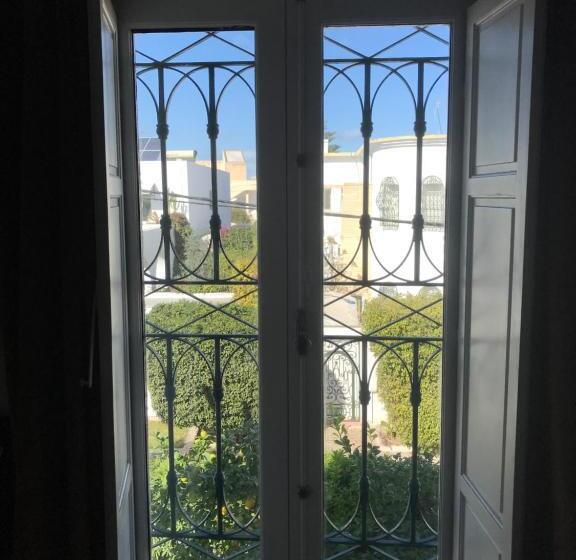 اتاق لوکس, Dar Esma